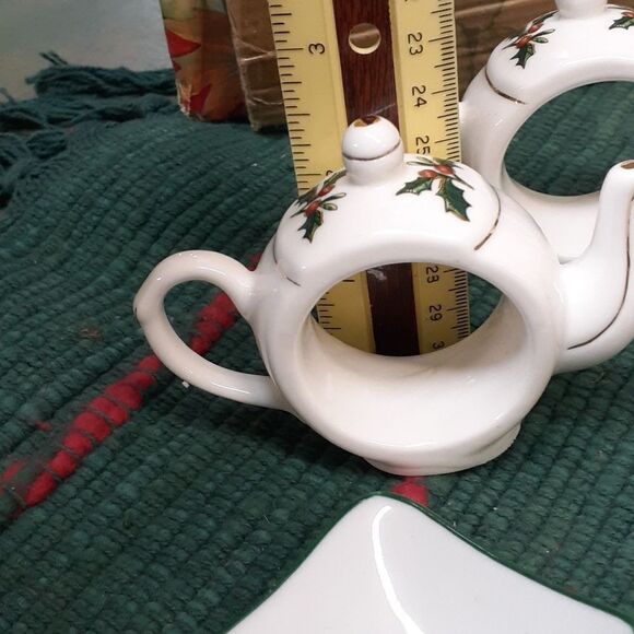 "A cup of Christmas Tea" Square Tin, Napkins, napkin holders, 3 Bottle Trims-9pc - Picture 4 of 12